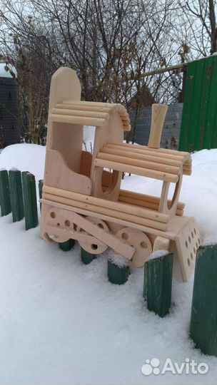 Кормушка и декор для сада