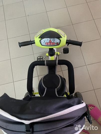 Трехколесный велосипед с ручкой