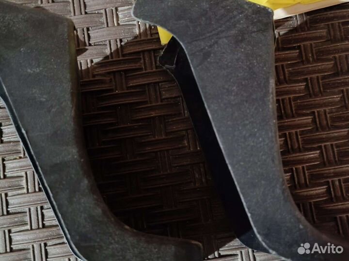 Заглушки направляющих сидения MMC Outlander