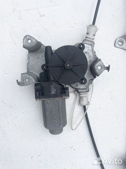 Стеклоподъемник задний левый Nissan Primera P12