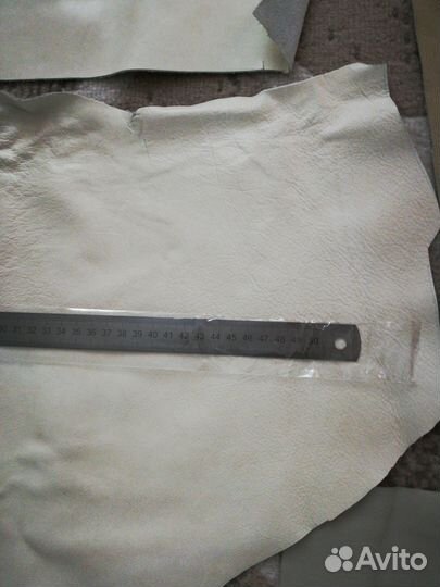 Отрезы натуральной кожи светлые