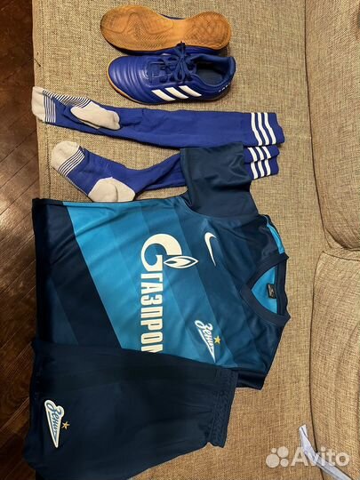 Футбольная форма. Футболка, шорты, бутсы, гетры