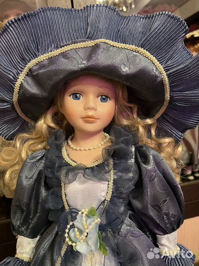 Кукла фарфоровая коллекционная