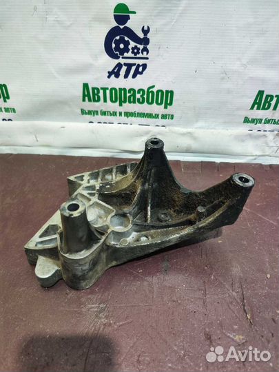 Кронштейн крепления двигателя Skoda Superb 2