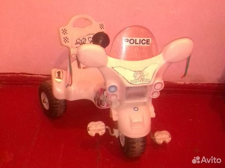 Детский трехколесный велосипед