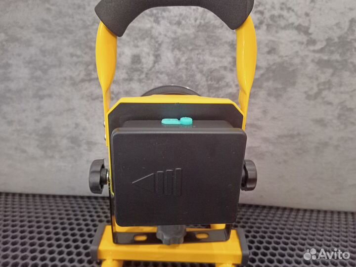 Светодиодный прожектор аккумуляторный