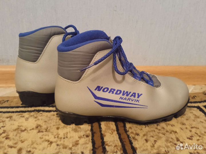 Лыжные ботинки