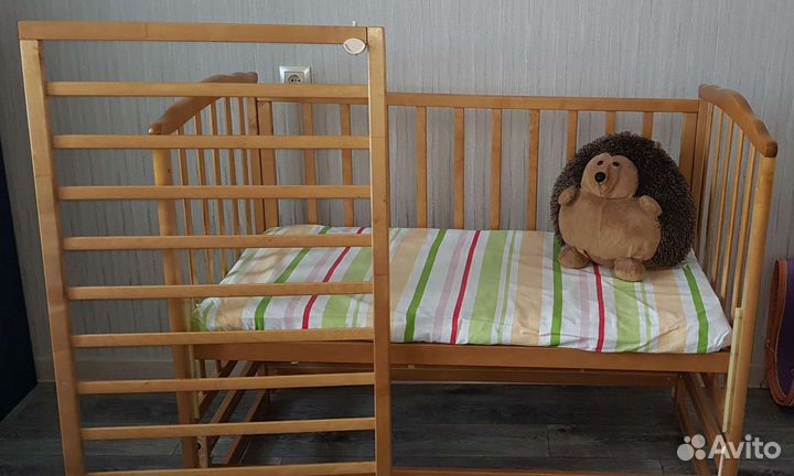 Детская кроватка маятник