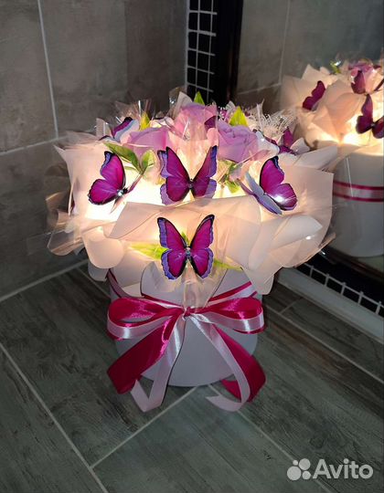 Букет из бабочек в коробке