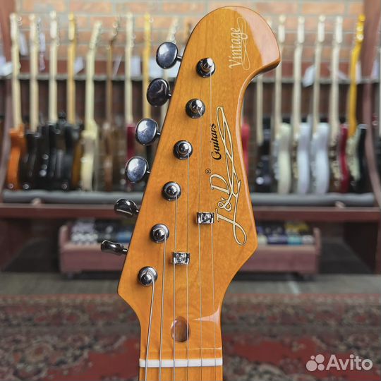 Электрогитара J&D Guitars ST-H Stratocaster SSS Red