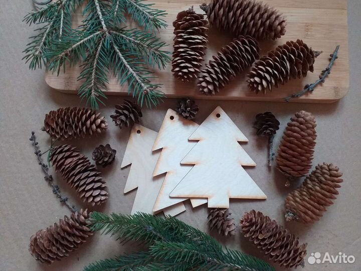 Шишки еловые и елочки из дерева набор для поделок