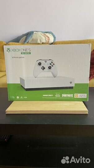 Xbox One S All Digital 1 Tb + 2 геймпада