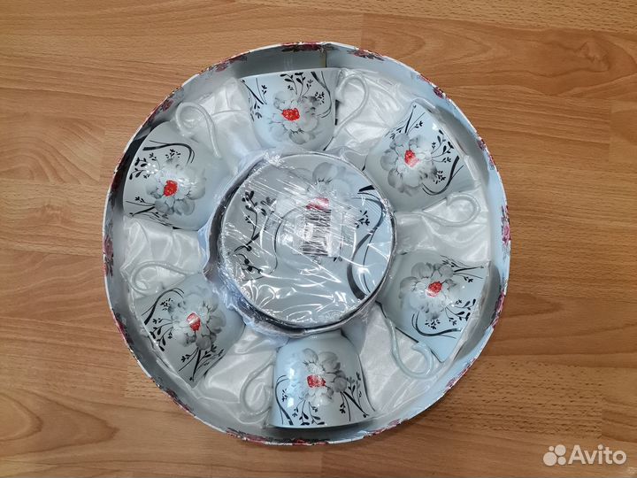 Чайный сервиз новый на 6 персон круглая коробка