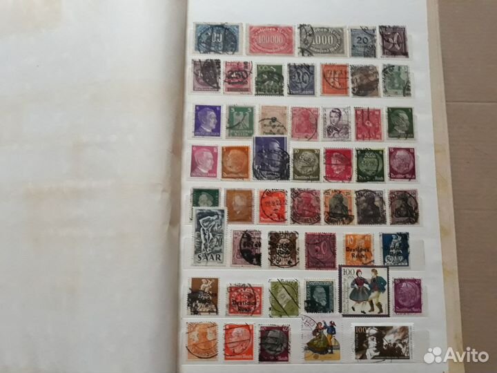 Марки 579 штук с альбомом