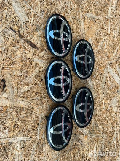 Знак Toyota camry v70