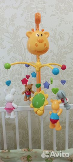 Мобиль на кроватку жирафики