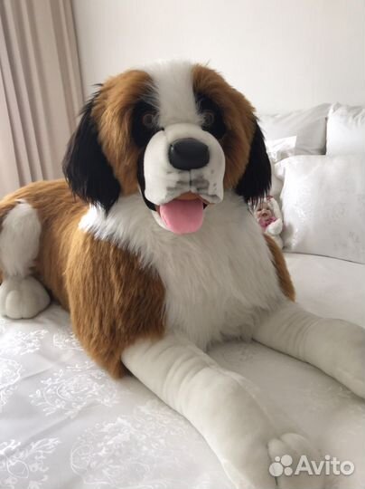 Большая плюшевая игрушка собака