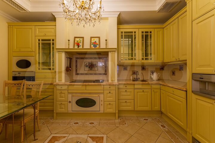 7-к. квартира, 280 м², 4/8 эт.