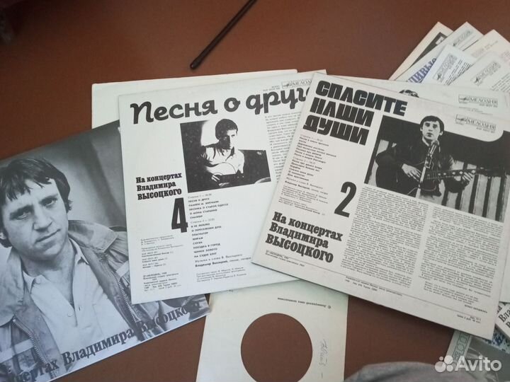 Виниловый проигрыватель и пластинки