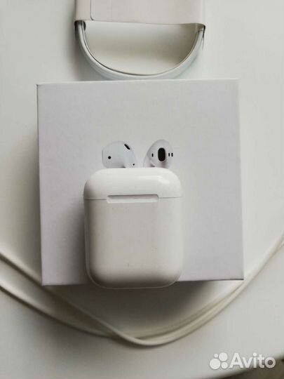 Наушники Airpods + кабель iPhone