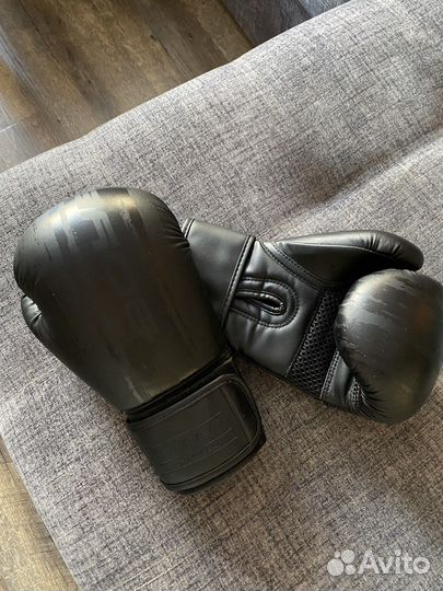 Боксерские перчатки