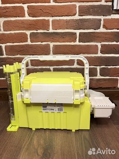 Ящик для рыбалки ярко-желтый маленький
