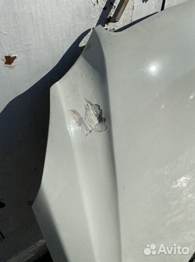 Капот на Mercedes