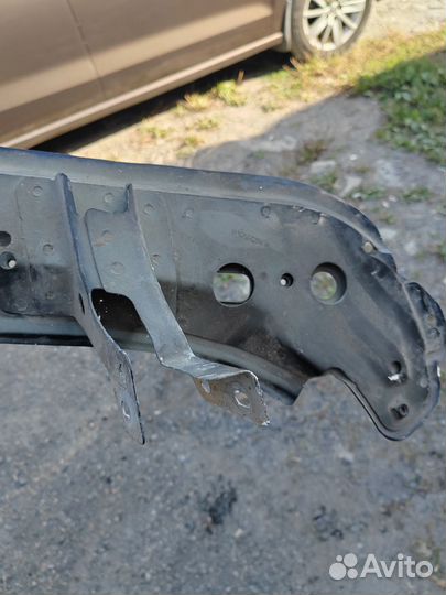 Планки крепления правого крыла Туарег GP