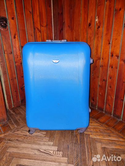 Чемодан на колесах