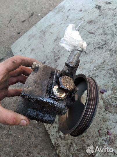 Насос гидроусилителя руля Ниссан Альмера n16