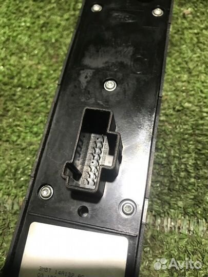 Кнопка стеклоподъемника передняя левая Ford Focus