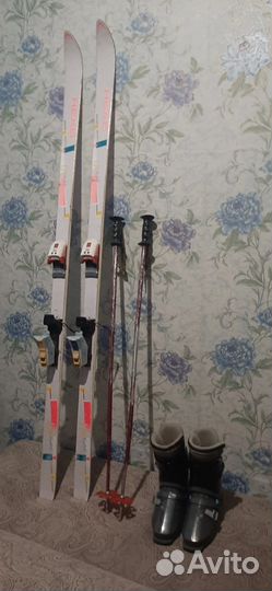 Горные лыжи и ботинки