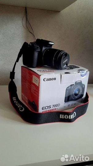 Зеркальный фотоаппарат canon EOS 700D