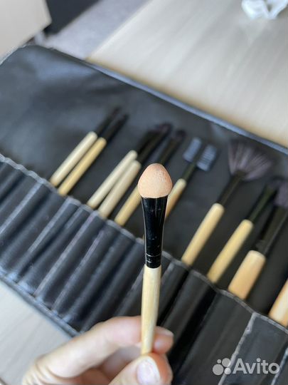 Набор кистей для макияжа в чехле