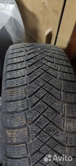 Pirelli Ice Zero FR 215/50 R17 95H