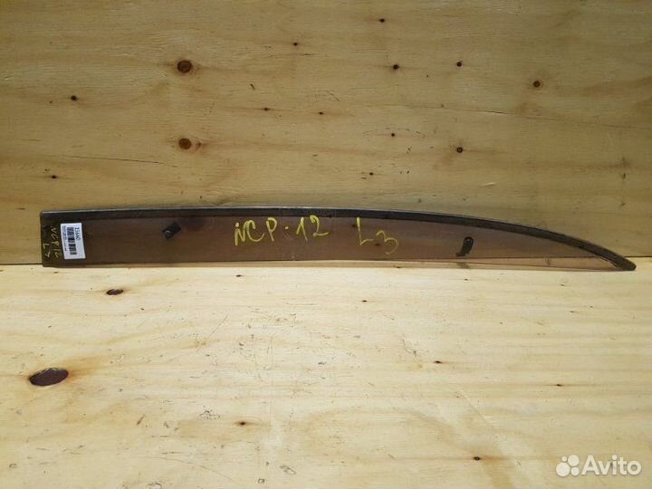 Ветровик лев. зад. toyota platz