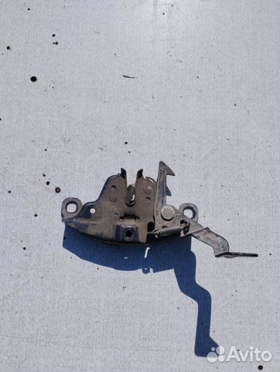 Замок капота Nissаn Рrimеra Ниcсaн Пpимеpа P11