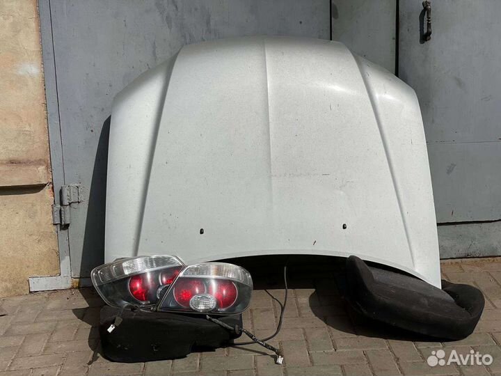 Капот на Mitsubishi Airtrek