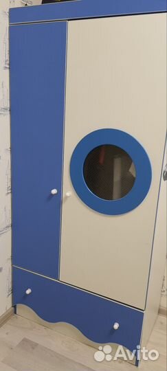 Полка настенная, шкаф для одежды, шторы для детск