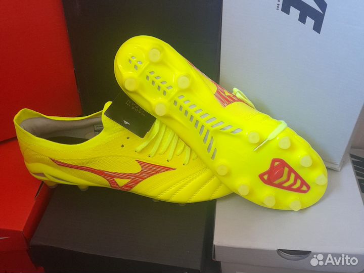 Футбольные бутсы мизуно