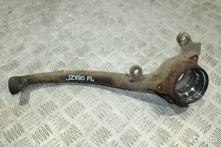 Кулак передний левый Toyota Mark Chaser 90 100