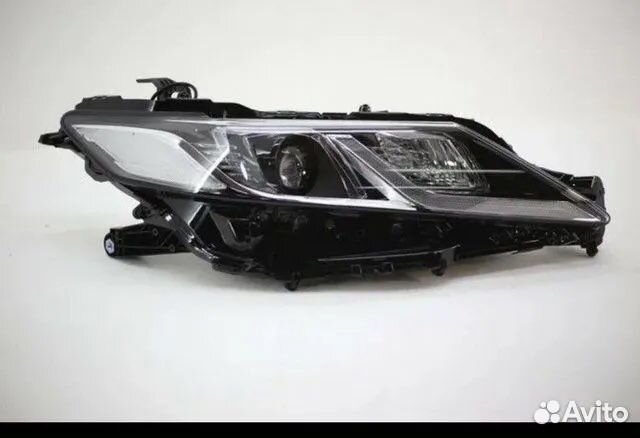 Передняя фара на toyota camry v70