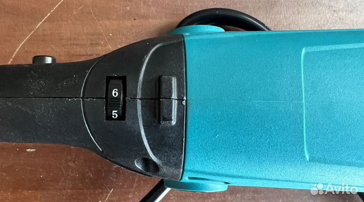 Уши Болгарка 125 Makita 6030 с рег. об. 1000W