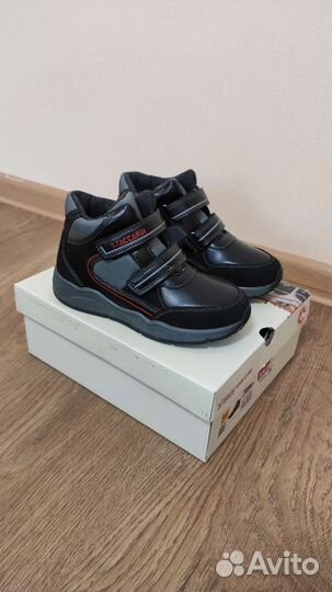 Ботинки Новые kari