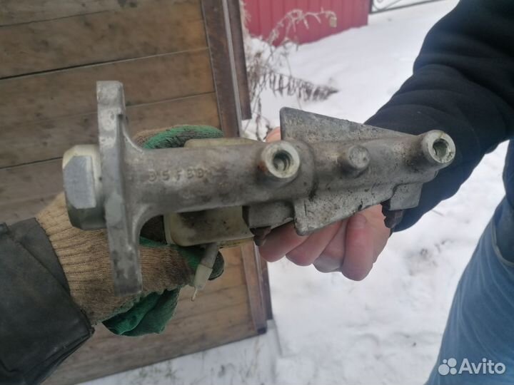 Главный тормозной цилиндр Volvo 940