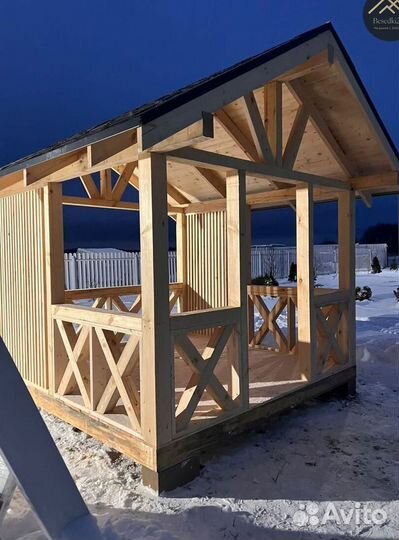 Беседка деревянная на сваях