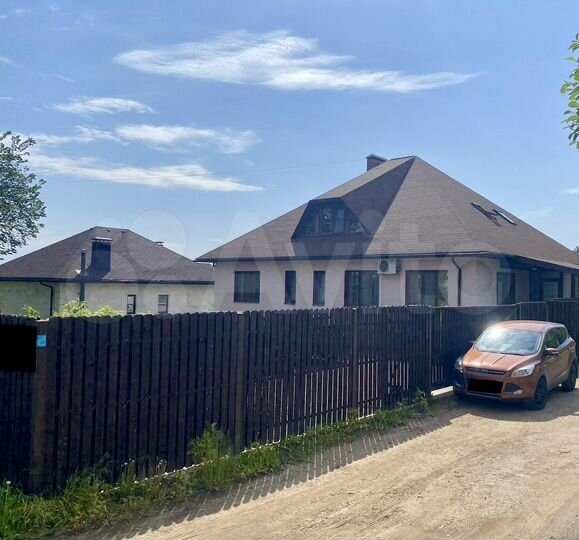 Дом 460 м² на участке 14 сот.