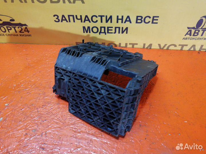 Крепление аккумулятора Renault Scenic 2003-2009