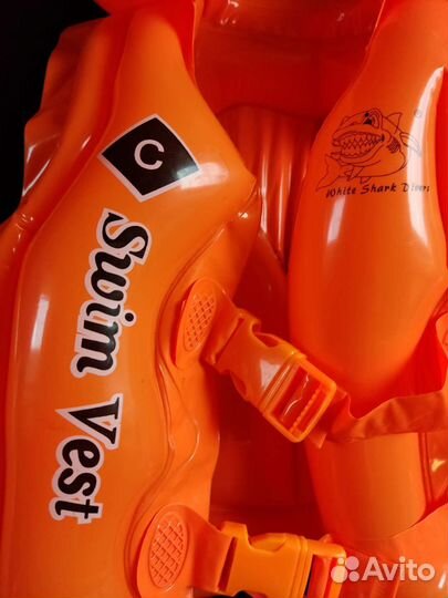 Детский спасательный жилет на 3-4 года