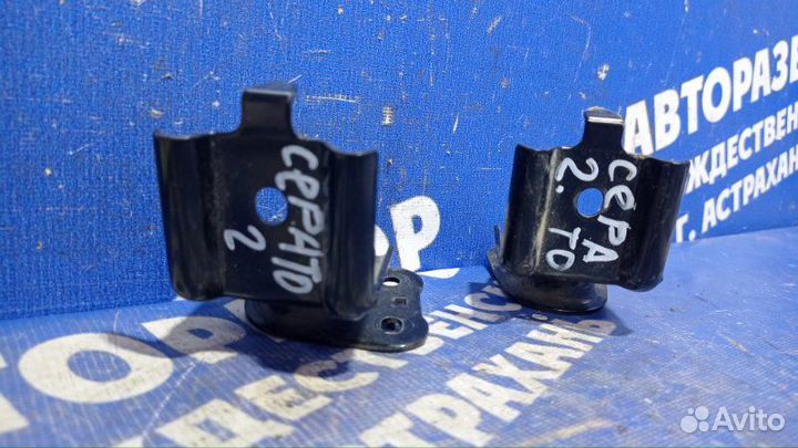 Крепление сиденья Kia Cerato Koup купе G4KD 2010